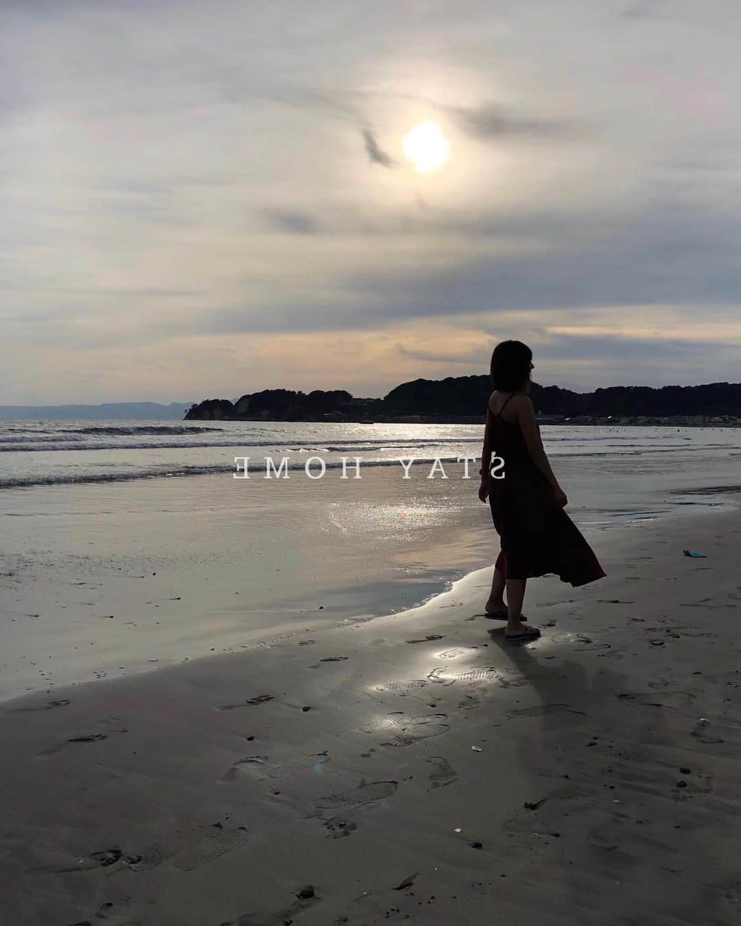 倉園由菜さんのインスタグラム写真 - (倉園由菜Instagram)「.﻿ ﻿ 海に行って﻿ ﻿ 波の音聞いて﻿ ﻿ 太陽浴びて﻿ ﻿ ゆるい音楽流して﻿ ﻿ 暑いねーって言って﻿ ﻿ 🍻﻿ ﻿ 生ビールを飲みたい。﻿ ﻿ ﻿ ﻿ #stayhome」4月25日 18時56分 - yuna_kurazono