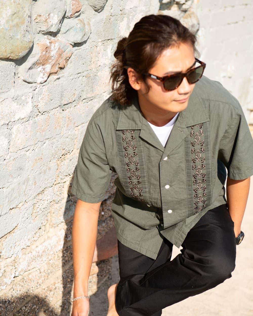 のインスタグラム：「SD Coolmax Linen Chambray Guayabera Shirt  #standardcalifornia #スタンダードカリフォルニア #guayaberashirt #cubashirt #キューバシャツ #fashion #ファッション #todaysstaffofstandardcalifornia」