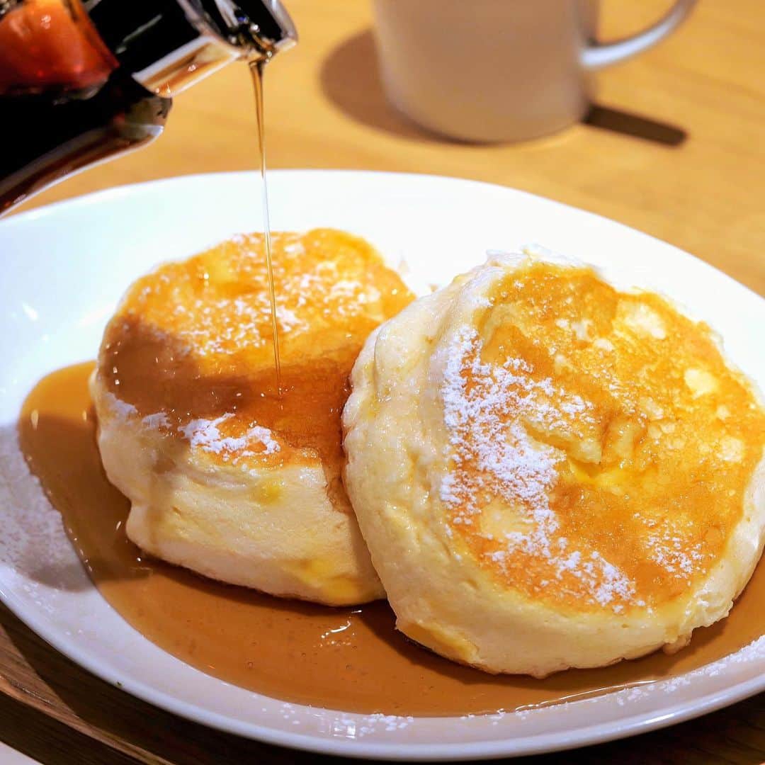 きょん。さんのインスタグラム写真 - (きょん。Instagram)「. .  むさしの森珈琲  全国チェーンといえど 行動範囲にないものだから 岡山でむさしのデビュー。  メニューと にらめっこすることなく 即答でパンケーキ。  と〜け〜た〜よ〜🥞 #むさしの森珈琲 #okayama#pancakes」4月25日 19時32分 - kyon_tokiiro