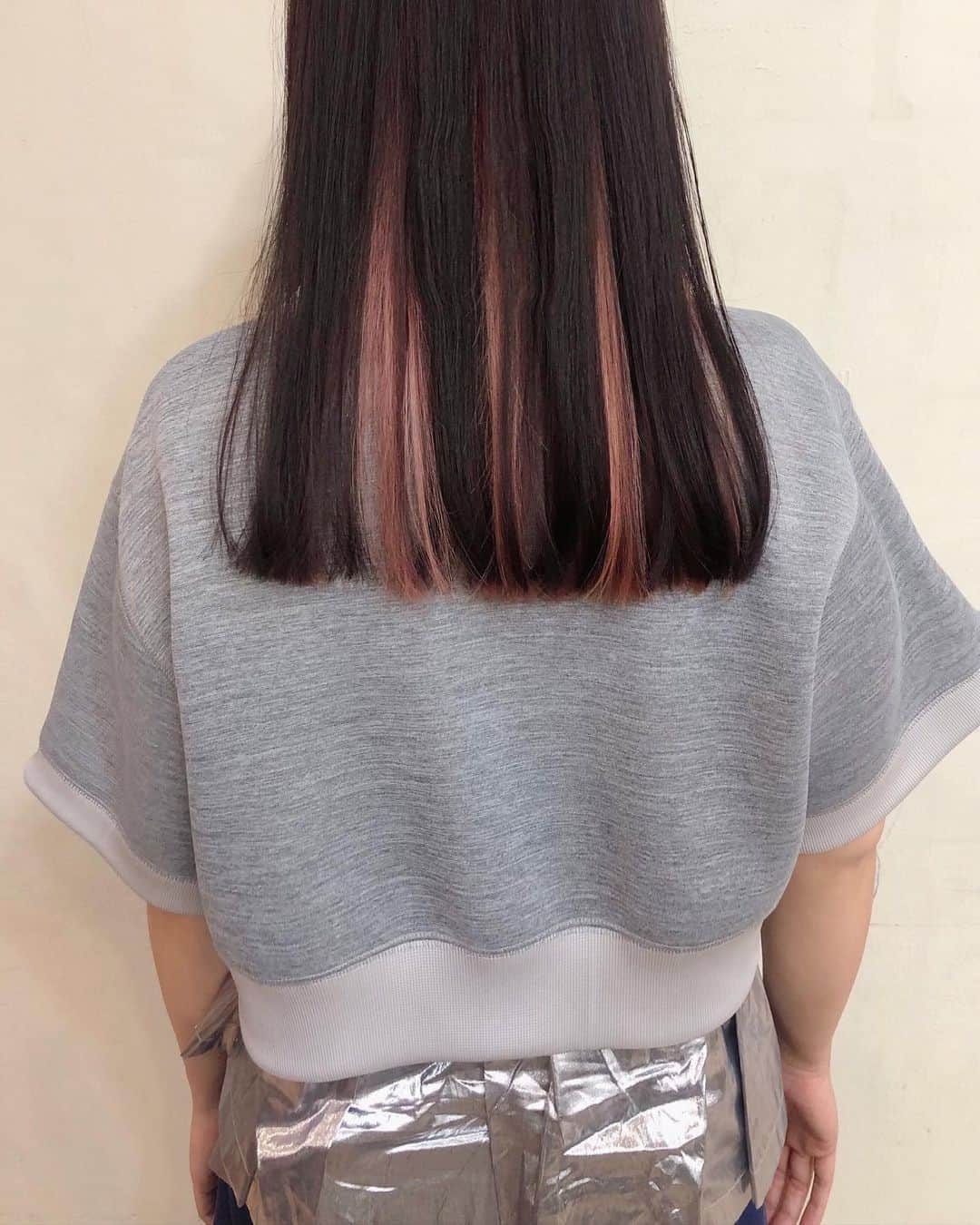 佐々木香奈さんのインスタグラム写真 - (佐々木香奈Instagram)「・ #sasakicolor inner color  ポイントのある デザインカラーが♡♡♡ ・ ・ #インナーカラー #ポイントカラー #ピンクカラー #ピンクベージュ」4月25日 19時28分 - sasakikana