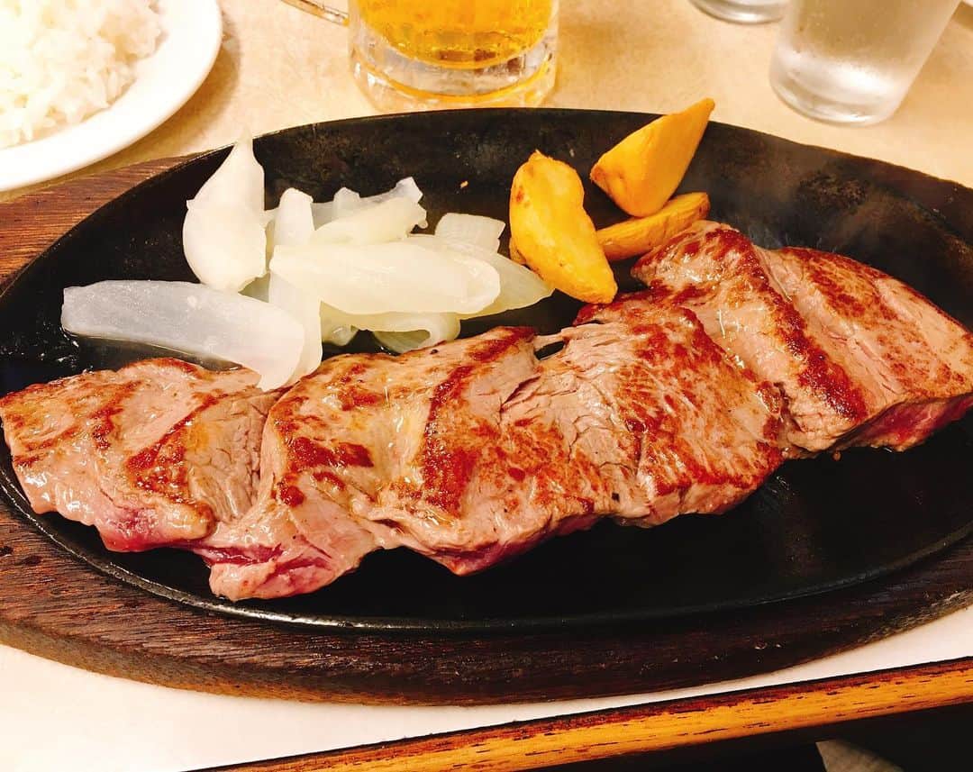 大友陽平さんのインスタグラム写真 - (大友陽平Instagram)「【出張めし】 沖縄編‼️沖縄料理も大好きなのでいろいろいただきますが、何だかんだ行ってしまうステーキ‼️ 🥩 こちらはジャッキーです。肉はもちろん、スープも結構好きです🤤 🥩 #出張めし #沖縄 #ステーキ」4月25日 19時30分 - nikkan_ohtomo