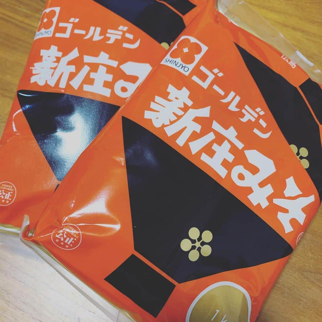 長田成哉のインスタグラム：「一番好きな味噌が実家から届いた。アガる。 #味噌 #新庄みそ」