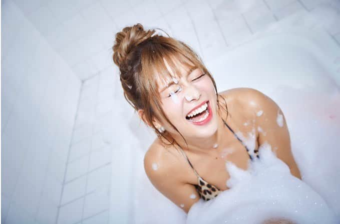 やしろななさんのインスタグラム写真 - (やしろななInstagram)「0288写真集のお渡し会を テレビ電話サイン会にしたいと思います❗️❗️❗️ ・ 5月22日までにストーリーに貼ってるリンクのサイトから購入して頂いた方のみの対象です！もちろん以前から購入して頂いた方も参加できます！ ⚠️大阪でのお渡し会は残念ながら中止になってしまいました😢ごめんね😢 ・ みんなの携帯に私が電話してサイン会をしてお喋り少ししてそれをみんなの家にサイン入り写真集をお送りする❗️って感じだよ📖🤙🏽 ・ 開催日は5月24日19:00から開始だよ❤️❤️❤️ ・ 詳しい内容や参加方法・参加券などはストーリーにリンクを貼っておくのでそこから確認してね✨✨✨ #写真集 #0288」4月25日 19時46分 - 8467_0