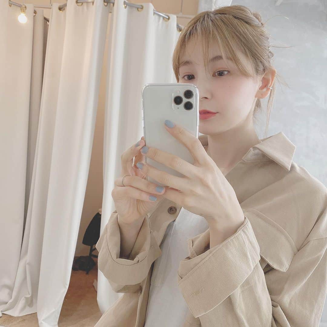 のインスタグラム：「最近新しい今まで避けてたジャンルの仕事にも挑戦中です。 . 今夜も勉強します🏫 . 予約してたワンピース♡ マキシワンピース今からめっちゃ着る🤍 #マキシワンピース #ジャケットコーデ #ジャケット #iphone11 #ootd」
