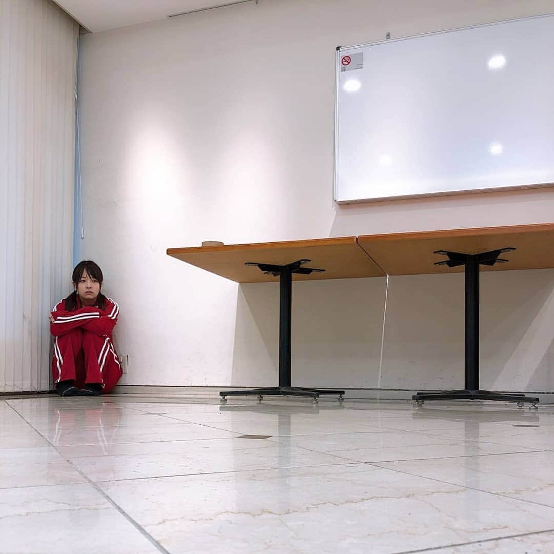 のインスタグラム：「. みんなは #おうち時間 どんな過ごし方してるのかな？ . あべみかこチャンネル(YouTube)見たり、えっちなDVD見てるのかな？🤗💓 . 私は #どうぶつの森 をひたすらやってます🍎😳 . . 写真に特に意味は無いけど、私は変わらず元気です＼＼\٩( 'ω' )و/／／ . .」