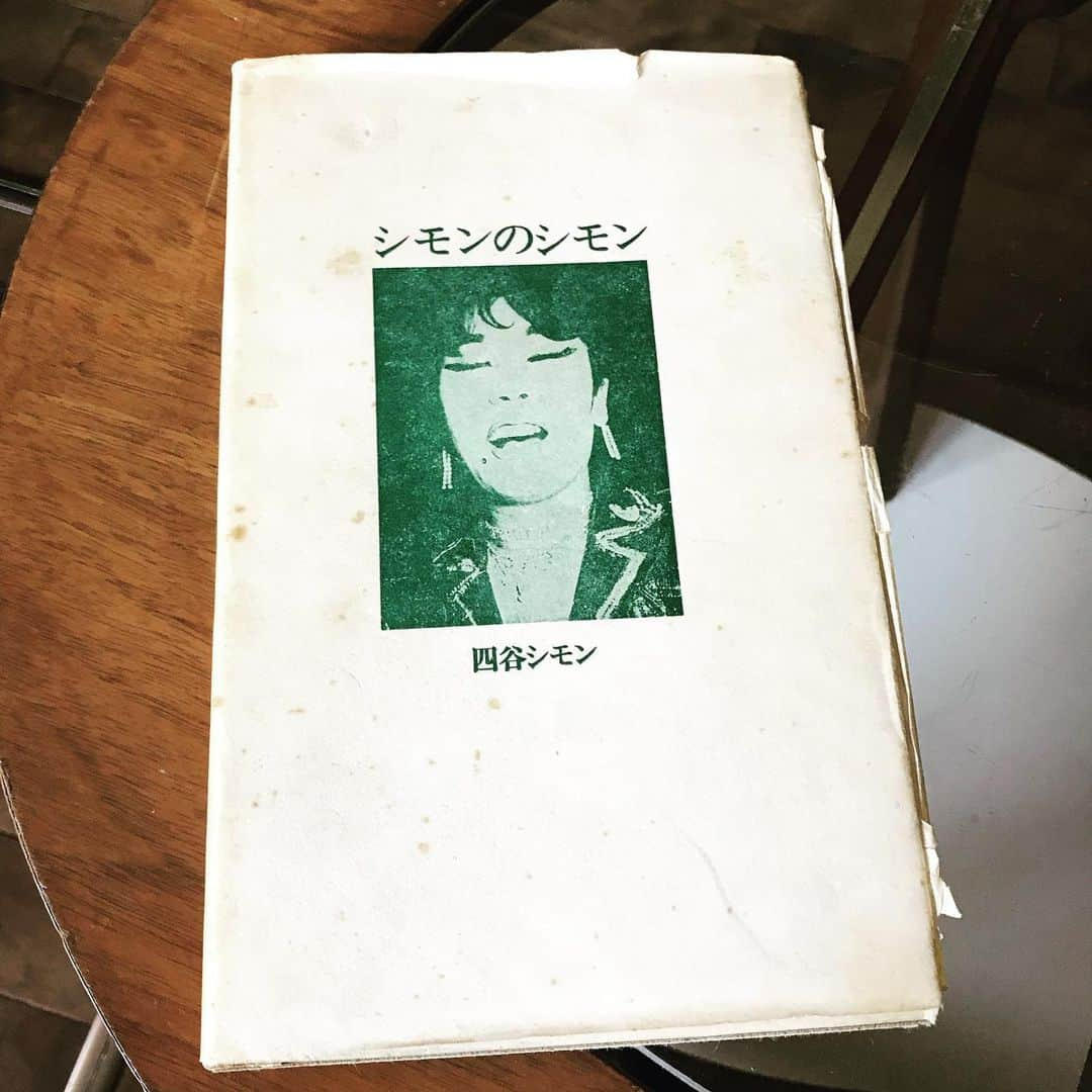 佐野史郎さんのインスタグラム写真 - (佐野史郎Instagram)「ブックカバーチャレンジ FBでペトル・ホリーさんからのお誘い 7日間、一冊づつ本をご紹介 で、お友達も毎日ひとりづつお誘い… 本は1週間紹介できたけど、お友達は毎日は難しい〜ので、チャレンジは失敗‼︎ でも、自分と向きあう良い機会となりました📖」4月25日 19時55分 - sanovabitch