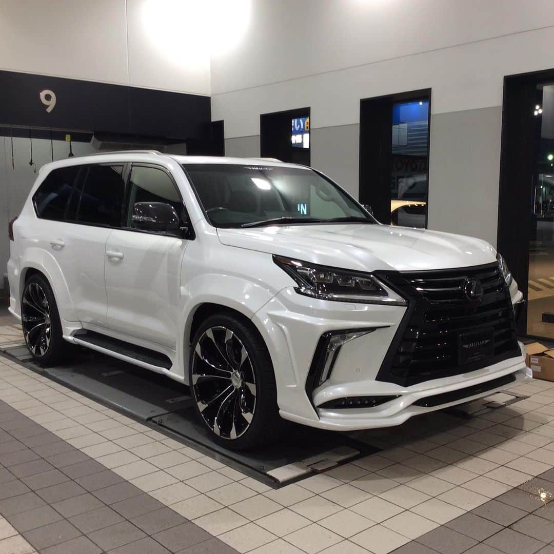 Spirits Artisanさんのインスタグラム写真 - (Spirits ArtisanInstagram)「lexus LX570 Artisanspirits/// Sportsline blacklabel www.artisanspirits.co.jp #artisanspirits #artisan #lexus #lexuslx #lexuslx570 #lx #lx570 #bodykit #blacklabel #suv #corarta7 #yokohamatire #japan #jp #evasivemotorsports #ravspecjdm #butlertire #jworksunlimited #premierautowerkz #suvproject #kanooperformance #car_life_staff  #車庫小舗 #nigeljdmparts #トラウム #advanced_auto_performance  #otto.auto.service #mr__lexus #jackspna」4月25日 20時02分 - artisan_spirits