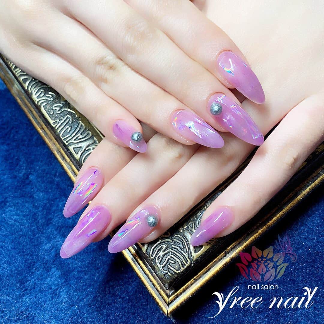 free nail フリーネイルのインスタグラム：「. お客様ネイル💅🏻🌸✨ . オーロラニュアンスネイル💗✨ . Beautiful long nails✨ . ご来店ありがとうございました🙇🏻‍♀️🙇🏻‍♀️🙇🏻‍♀️💗 . freenailは、緊急事態宣言発令を受け、 4/13〜5/6まで臨時休業中です。 お客様にはご不便をおかけし大変申し訳ございませんが、ご理解賜りますようお願い申し上げます。 . #ネイルアート #ジェルネイル #ネイルサロン #大阪ネイルサロン #ネイルデザイン #ネイルチェンジ #オーロラネイル #ホログラムネイル #ニュアンスネイル #ネイルパーツ #パープルネイル #クリアネイル #デザインネイル #トレンドネイル #シンプルネイル #大人ネイル #ロングネイル #春ネイル #springnails #nailsart #nailsdid #美甲 #日式美甲 #日式美甲胶 #日本美甲师 #日本美甲老师 #美甲上课 #日本胶 #フリーネイル #freenail」