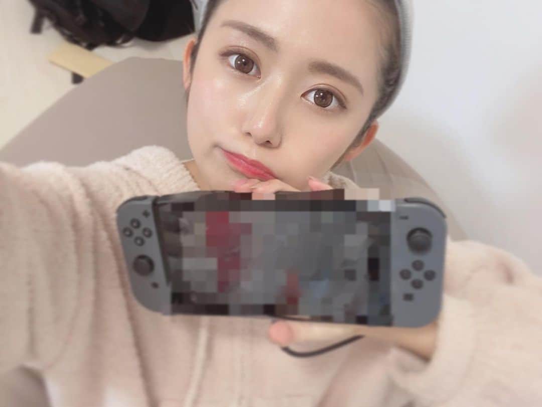 のインスタグラム：「. STAYHOME🏠 . 配信、筋トレ、あつ森、🍺のルーティン😂 . #おうちじかん #stayhome」