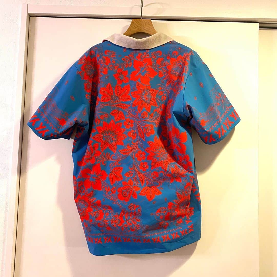 金山睦さんのインスタグラム写真 - (金山睦Instagram)「年末に @yvamtokyo の展示会に行って注文してた シャツが届きましたぁ〜👕✨✨✨ まだかな、まだかな、て待ち侘びてたシャツ😆✨ ほんと可愛い過ぎる‼️ @mskz1115 どこからそのセンスが降りてきたのか…天才です😁🙇‍♀️✨ 確かメンズのだけど、女の人も着てる人いっぱいいるみたいです👍😉 #2020ss #shirt #fashion #fashiongram」4月25日 20時41分 - kanayama_chika