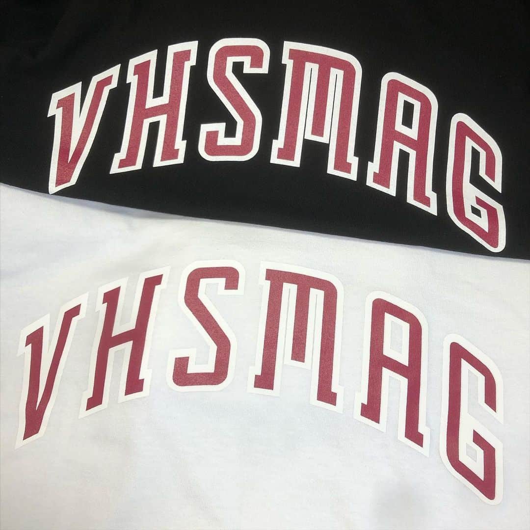 スケートボードのカリフォルニアストリートさんのインスタグラム写真 - (スケートボードのカリフォルニアストリートInstagram)「スケートボード情報、ニュース、動画やイベントなどを発信する国内のスケートボード情報ウェブサイト VHS MAG から Tシャツが入荷❗️ シンプルにVHSのアーチロゴが入った Tシャツになります💁🏻‍♂️ @vhsmag #vhsmag #skateboard #skateboarding #skater #カリフォルニアストリートスケーター #カリスト #スケートボード #スケボー #スケーター#californiastreet #calst」5月10日 16時56分 - california_street