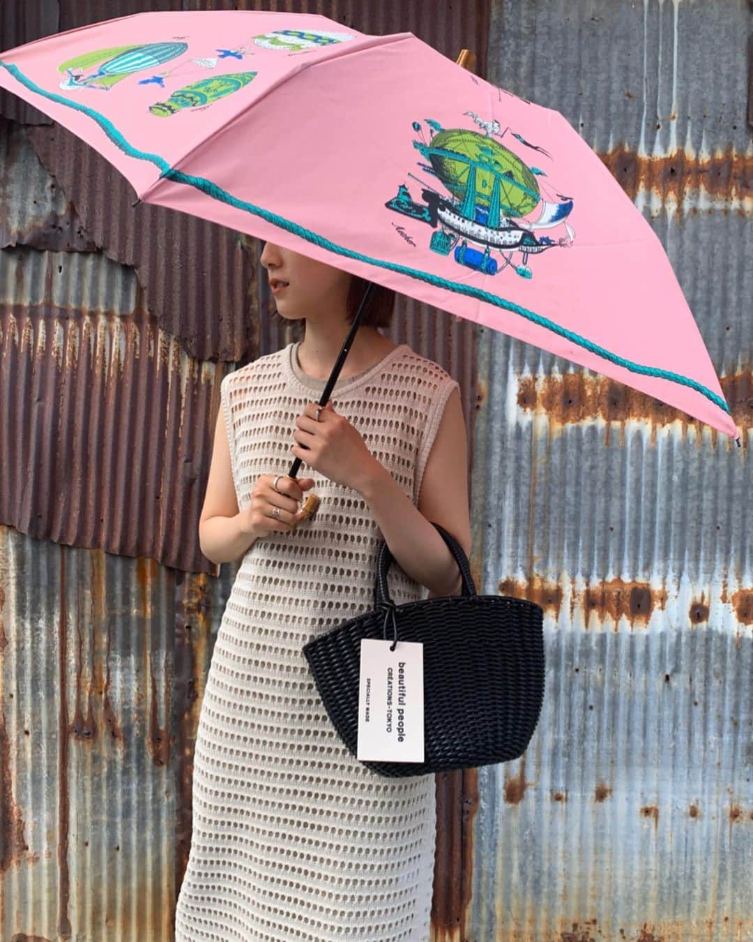 【ANN DE ARKさんのインスタグラム写真 - (【ANN DE ARKInstagram)「《 manipuri 》﻿ ＜Umbrella(FOLDING)＞-carnival- / 折りたたみ傘﻿ 15,400円（税込）﻿ ﻿ 気球をモチーフに繊細なタッチと幻想的な色使いで描かれた、遊び心がありつつも落ち着きのあるデザインです。紫外線対策としてもお使い頂ける、晴雨兼用の折り畳み傘。﻿ 定番かつ人気のあるデザインなので、プレゼントとしてもオススメです💐﻿ ﻿ ﻿ 《Ronherman》﻿ リネンキャンバスOP(ワンピース)﻿ 40,700円 （税込） ﻿ ﻿ ﻿ 《BATONER》﻿ WATERMARK COTTON SILK SLEEVELESS ONEPIECE-IVORY-﻿ 24,200円（税込）（着用サイズ：2）﻿ ﻿ ﻿ 《BEAUTIFUL SHOES》 ﻿ BAREFOOT SANDALS (THICK SOLE)﻿ 18,150円（税込）(着用カラー：ベージュ）﻿ ﻿ ﻿ 《beautiful people》﻿ tube knitting basket S﻿ 22,000円（税込）﻿ ﻿  model:身長158㎝ ﻿ 商品に関しましては、お気軽にコメントや店舗までお問い合わせください。﻿ ⬇︎⬇︎⬇︎﻿ @ann_de_ark ﻿ #fashion #栃木 #宇都宮 #ショップ  #arknets #anndeark #manipuri #Ron Herman #beautifulshoes #beautifulpeople #マニプリ #ロンハーマン #ビューティフルシューズ」5月10日 15時28分 - ann_de_ark