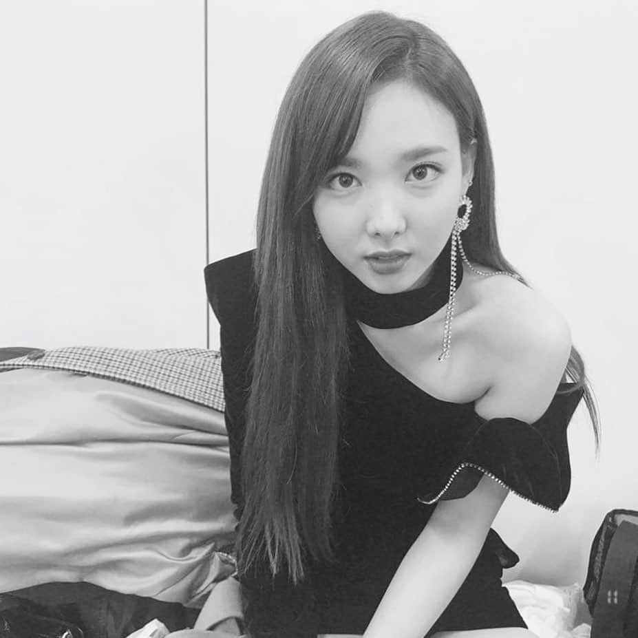 ナヨンさんのインスタグラム写真 - (ナヨンInstagram)「🖤🖤🖤」5月10日 15時31分 - twicenayeon