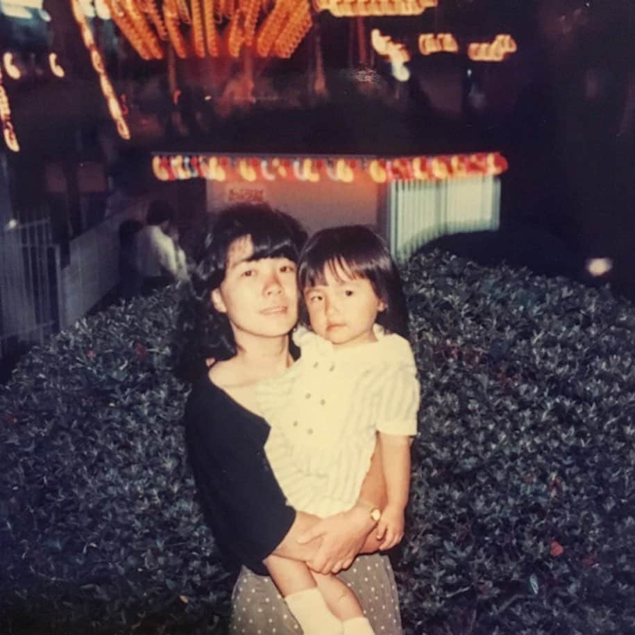 RIKAPEPEのインスタグラム：「お母さんって、年中無休だから。来年は、旅行をプレゼントしたいな。本当の休日を満喫してほしい。いつも愛をありがとう。  #母の日 #お母さんだいすき」