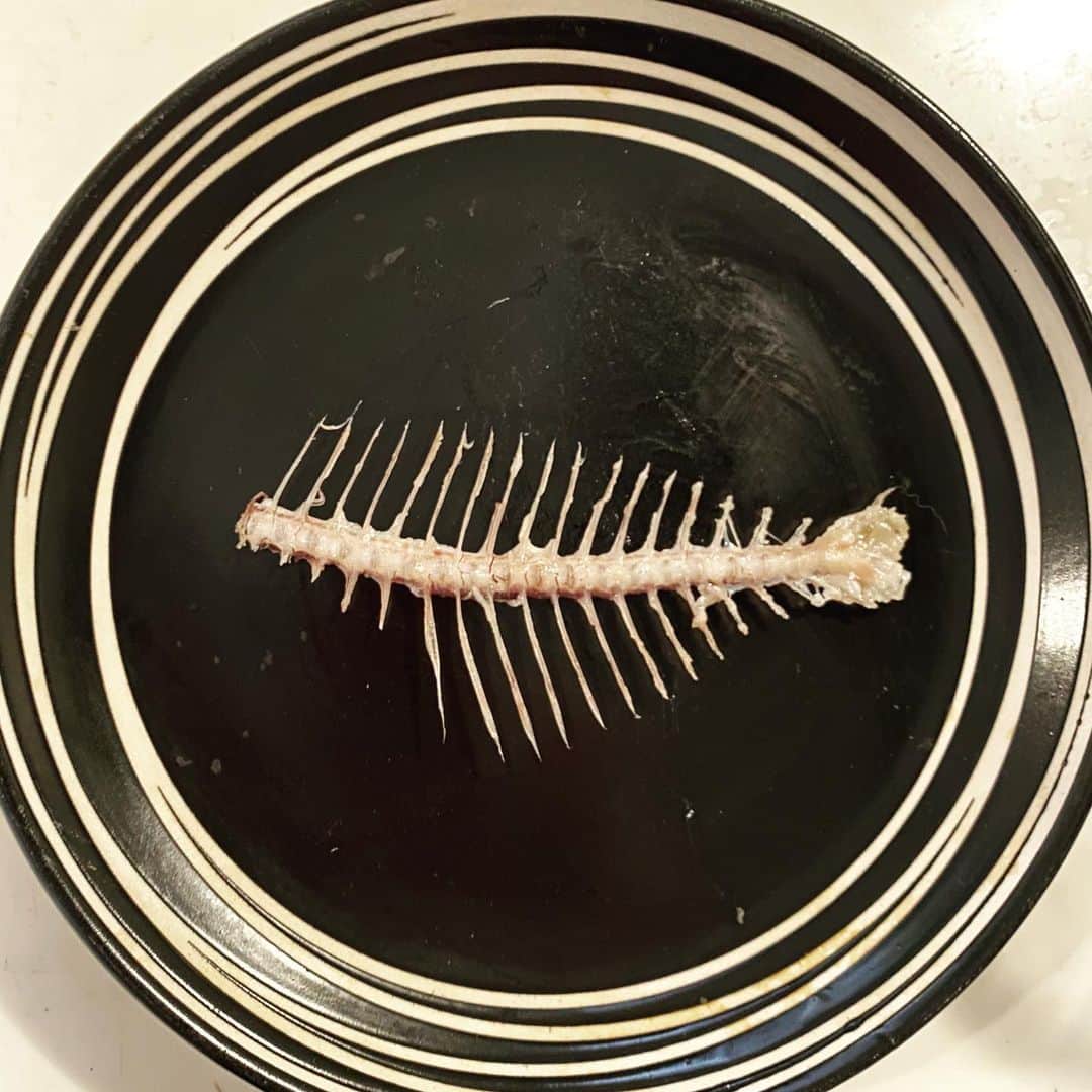 小鳥遊しほのインスタグラム：「めちゃくちゃおいしい煮魚を作りました。  #おうちごはん #自炊 #小鳥飯 #魚」