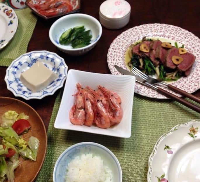 Rie's Healthy Bento from Osloさんのインスタグラム写真 - (Rie's Healthy Bento from OsloInstagram)「It is Mother’s Day in Japan today, the second Sunday in May. My mom passed away in March this year and I am thinking of her everyday. She was a great cook and she knew A LOT about food. I really miss my mom. #mothersday #母の日　#japanesefood #homecooking #love ❤️」5月10日 16時08分 - rieshealthycooking