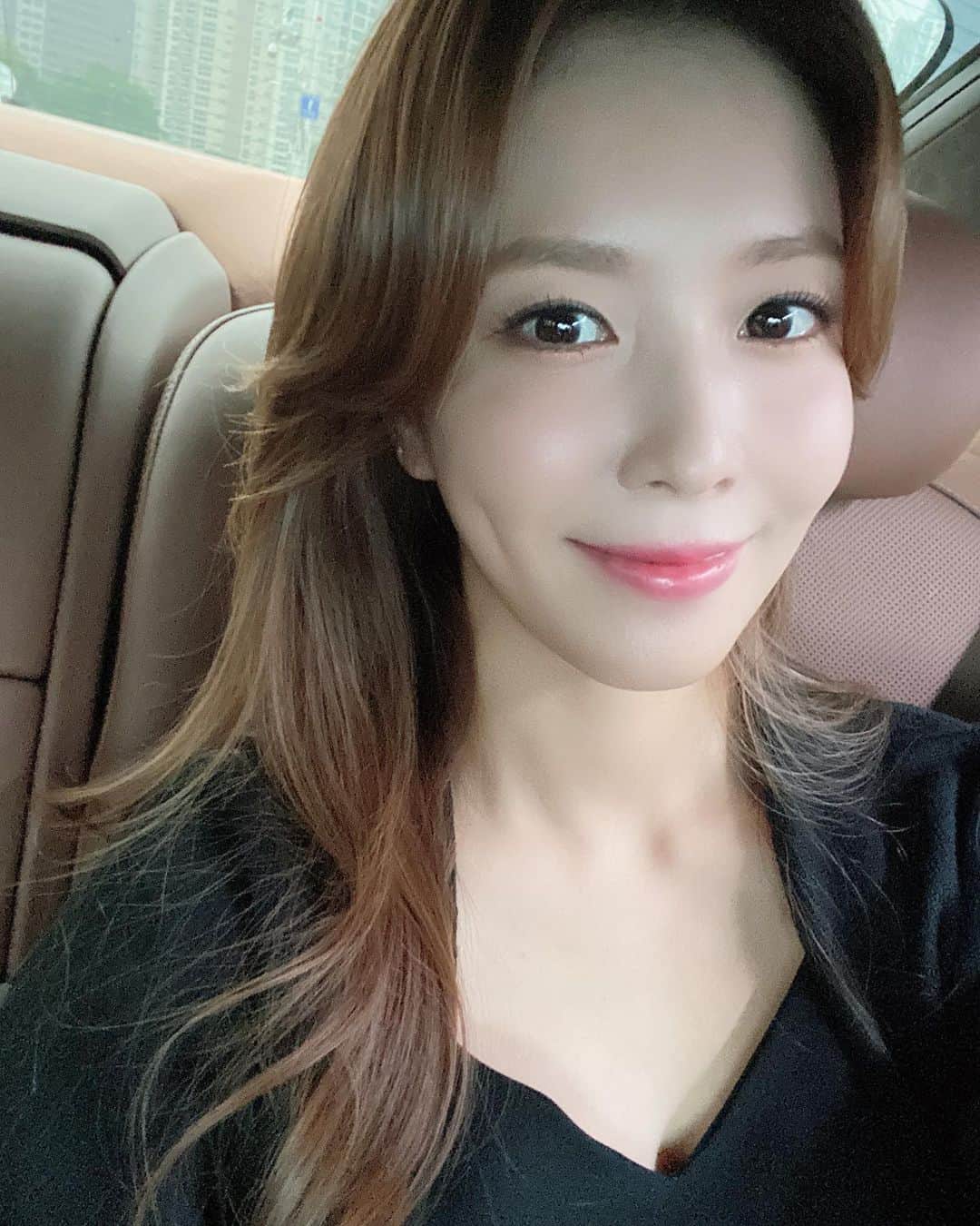 BoAのインスタグラム：「좋은 주말 보내셈~🥰」