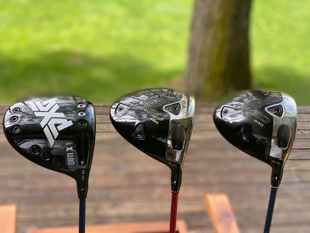 横田真一のインスタグラム：「ホンマツアーワールドTR20  VS 現在エースのPXG 0811X 試打対決結果報告🎉🎉🎉 平均飛距離部門 1位TR20 460 289.5y 2位PXG 0811X 288.8y 3位TR20 440 285.4y  打感フィーリング部門 1位TR20 440 たまらない食いつき感！ 2位PXG 0811X スコーンと素晴らし初速SF 3位TR20 460 良くも悪くも操り感が無い  #横田真一チャンネル　 #検証シリーズ#トラックマン#ゴルフマニア#ゴルフ上達#ツアープロ#技#スウィング#レッスン #グルメ#男子ゴルフ#男子ツアー#プロ#pga#ゴルフ女子#ゴルフレッスン#横田真一#アプローチ#スイング#レッスンプロ#ゴルフ」