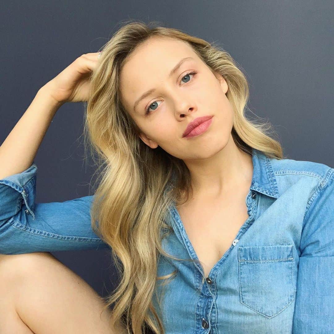 のインスタグラム：「chambray all day baby 🤍」
