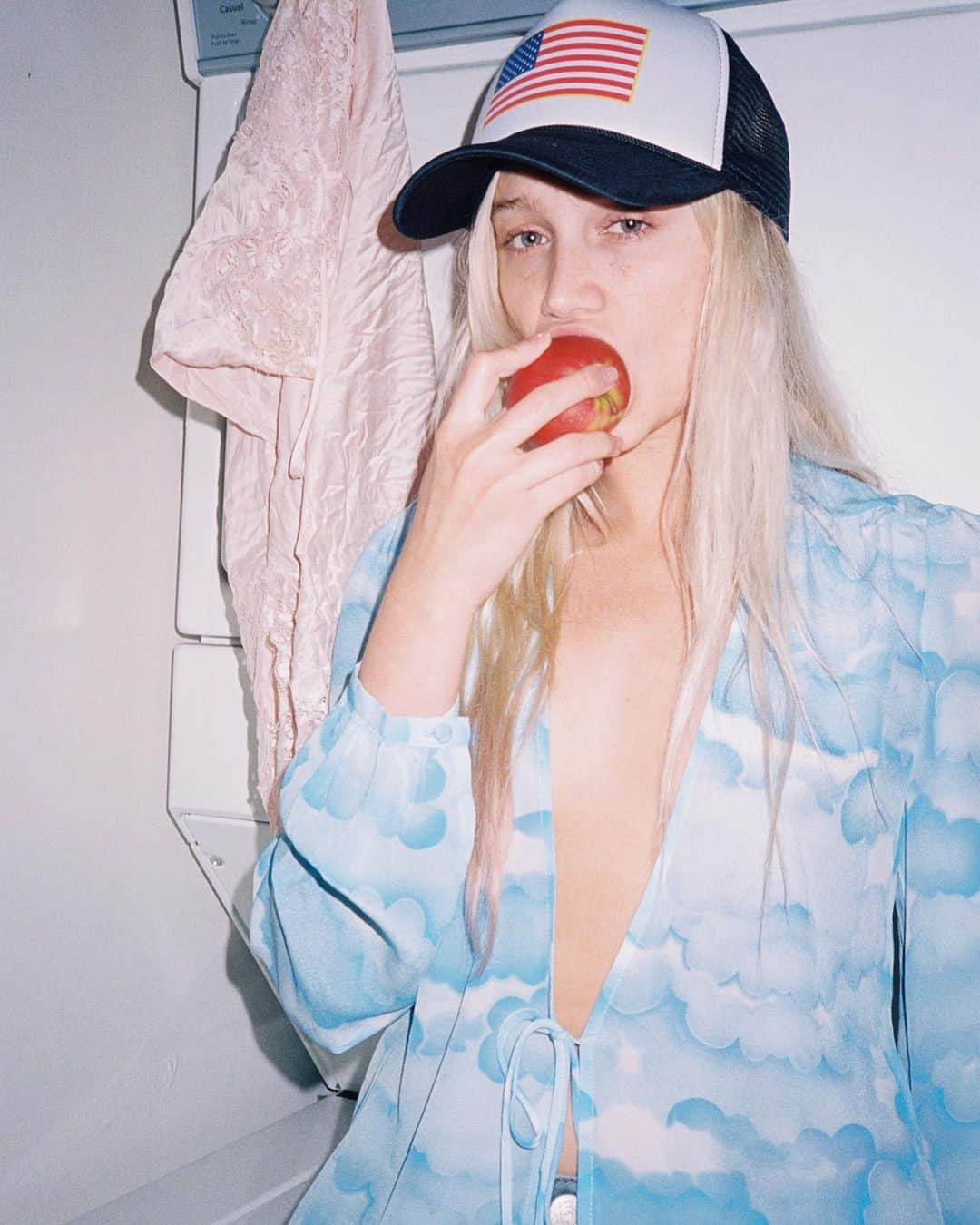 ケイリン・ルッソのインスタグラム：「Miss american pie @laleekley @dna_magazine」