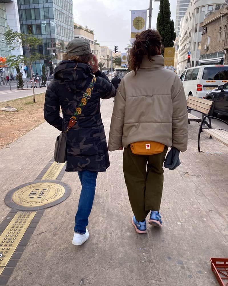エリザベス・リーサーのインスタグラム：「Happy Mother’s Day ❤️ As you would say, “Gratitude is the only attitude”. Love you Mom. Miss you.」