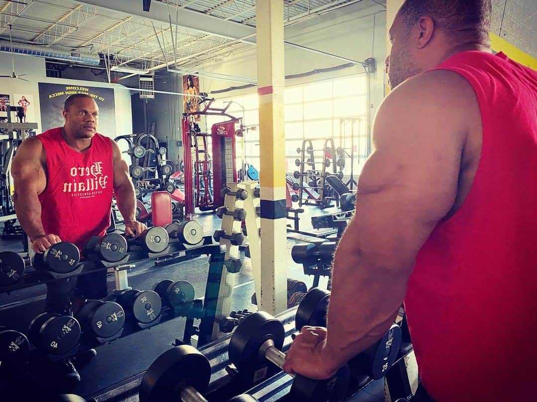 Phil Heathさんのインスタグラム写真 - (Phil HeathInstagram)「I can’t wait for everyone all over the world to be back in the gym killing it. I find motivation in my fans and my brothers and sisters in Iron. Remember where there's a will there's a way💪🏽 Please don’t forget who the hell you are and how far you’ve come. This time off has been making us all a little stir crazy. I hope you all tap into that Dream Killer / Hero Villain Mindset. Team Heath knows that through adversity we never back down! Let’s continue to sharpen our minds and strengthen our spirit as we will get through this! Much love to you all! Hope you’re making the best out of your weekend. Happy early Mother’s Day to all the amazing Mamas! You are the glue to the household and family, you are so appreciated! @gifted_athletics #HeroVillain #DreamKiller #TeamHEATH」5月10日 8時40分 - philheath