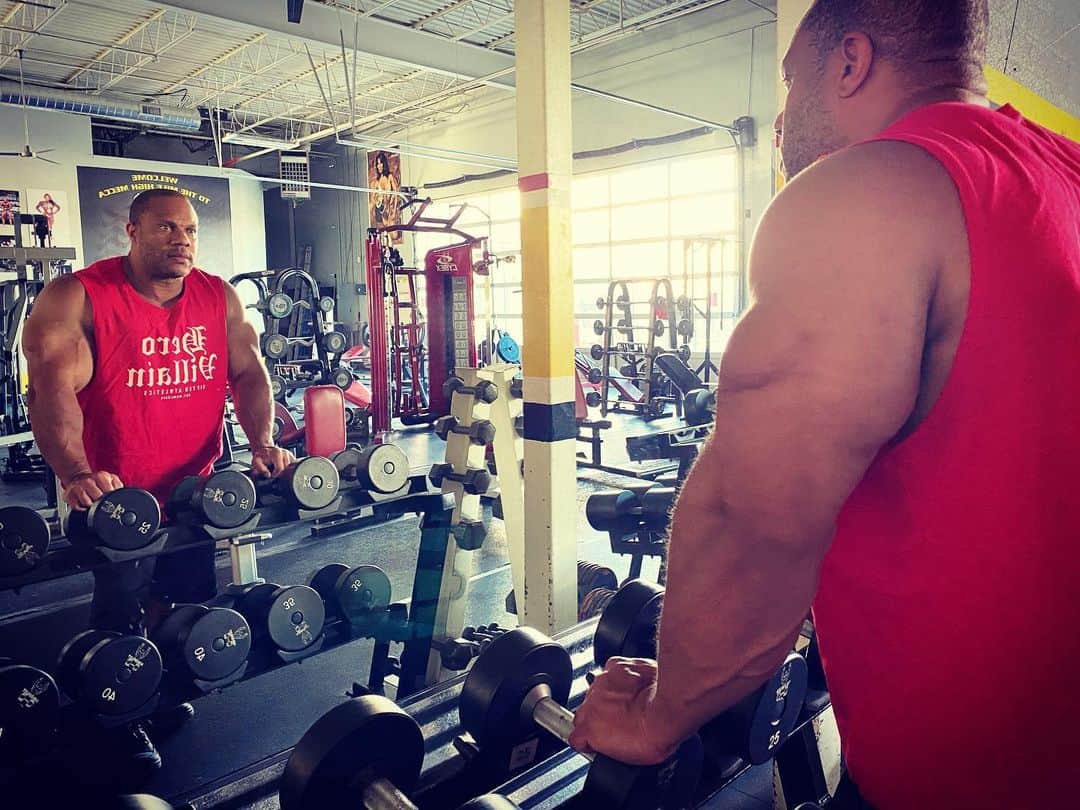 Phil Heathのインスタグラム：「I can’t wait for everyone all over the world to be back in the gym killing it. I find motivation in my fans and my brothers and sisters in Iron. Remember where there's a will there's a way💪🏽 Please don’t forget who the hell you are and how far you’ve come. This time off has been making us all a little stir crazy. I hope you all tap into that Dream Killer / Hero Villain Mindset. Team Heath knows that through adversity we never back down! Let’s continue to sharpen our minds and strengthen our spirit as we will get through this! Much love to you all! Hope you’re making the best out of your weekend. Happy early Mother’s Day to all the amazing Mamas! You are the glue to the household and family, you are so appreciated! @gifted_athletics #HeroVillain #DreamKiller #TeamHEATH」