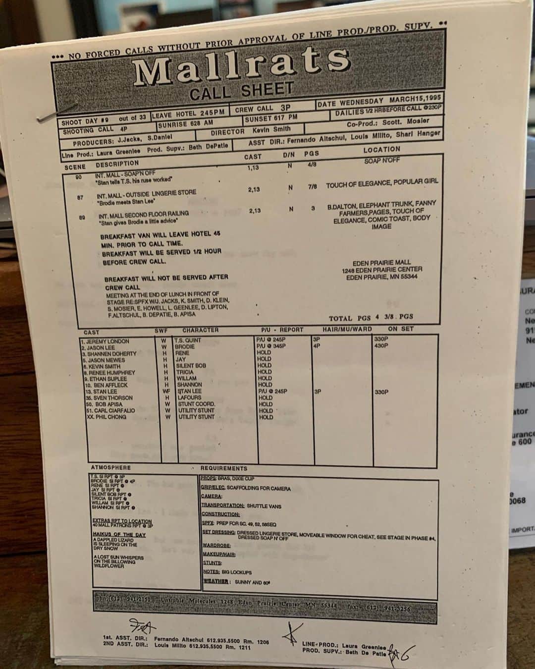 ケヴィン・スミスのインスタグラム：「I KNOW THE DAY I MET STAN LEE!  Quarantine-cleaning my office and I uncovered a cache of golden mementos from the start of my career. This is a set of sides from MALLRATS - the miniature copies of the script pages production uses daily when making a movie. These are the sides from the day we shot the scenes with @therealstanlee, and that was the first time I met Stan. And since these sides have the date on them, I know that I met my mentor and future friend on March 15, 1995. We watched the previous day’s dailies at 2:30, before Stan arrived, and then producer Jim Jacks introduced me to Stan in front of the fake comic book store, Comic-Toast. He was sweet, funny, and everything I hoped he’d be. I recall Jim pulling me aside to say “Remember: He’s 70, so be careful with him. He’s an old man and could die at any minute.” Stan lived to be 95. Over 20 years after he shot his cameo in Mallrats, Stan filmed one of his many @marvelstudios cameos for the movie  @captainmarvelofficial. In that cameo, Stan was preparing for his Mallrats cameo. That’s some Marvelous Meta! Meeting Stan Lee enriched my life - and now I know the exact date that it happened. #KevinSmith #mallrats #stanlee #movies」
