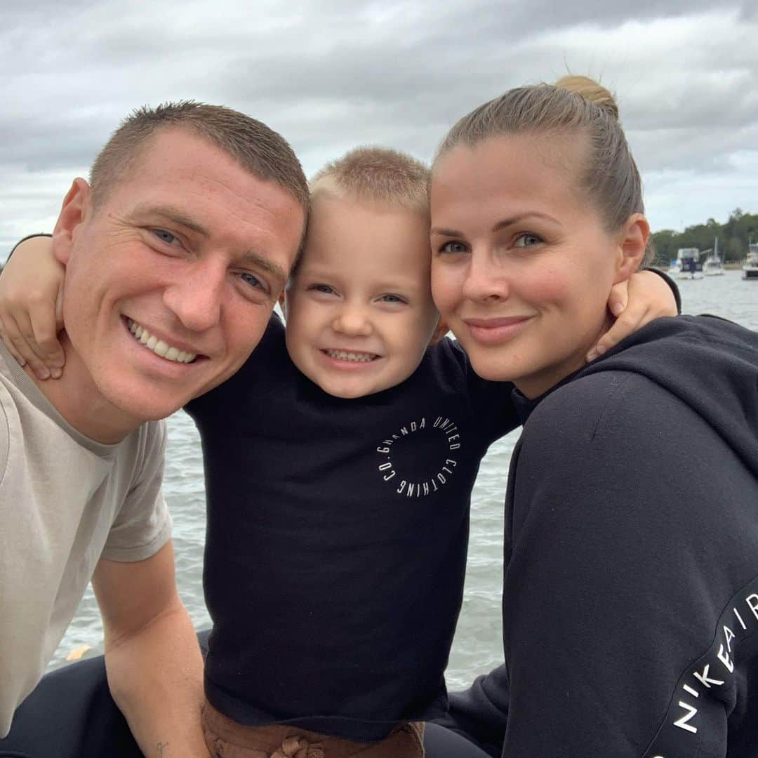 ミッチェル・デュークのインスタグラム：「HAPPY MOTHERS DAY to all the amazing Mothers out there! Special mention to @charlottevduke for being the backbone to this family... we are very lucky boys to have you and appreciate all the sacrifices you make for this family ❤️」