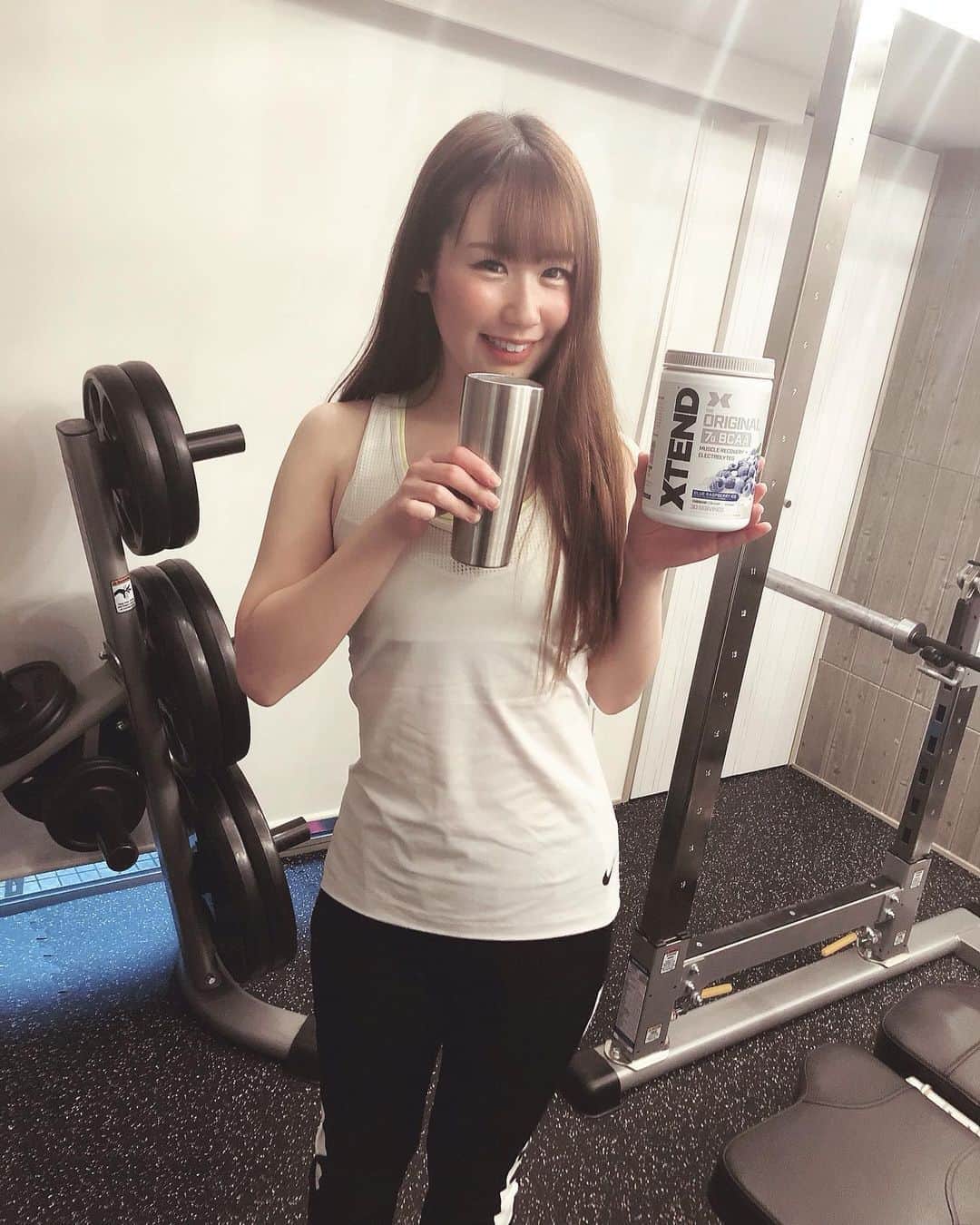 のインスタグラム：「皆様こんにちは🌞🌈 最近ゆるゆる生活なのでお腹が、、 徐々に生活リズムを戻して行かねば！  いつも楽しい空気で溢れさせてくれる吉村さん！ 毎日お食事の事や低糖質について教えてくれて、トレーニングの時は褒めながら追い込んでくれる🤣✨ 🏋🏽‍♀️ @co_fit315  @trainers_gym_  のプロフェッショナルなので、トレーニングに興味がある方はぜひぜひ行ってみてください😌✨ #trainers_gym_  #gym #パーソナルトレーニング #personaltrainer #トレーナーズジム  #sport #fitness #fitnessgirl #training #diet #筋トレ #workout #トレーニング #美容 #beauty #健康 #health #healthylifestyle #ボディメイク #enjoylife #pr #sportswear #減量 #ダイエット  #bodymake #xtend #instagood #コロナに負けない #おうち時間 #おうちトレーニング」