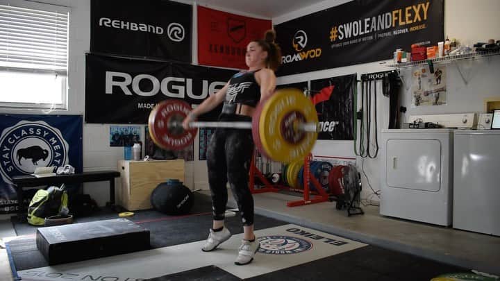 マッティ・ロジャーズのインスタグラム：「First day back from a back off week usually feels a bit funky, but pretty happy with how these were moving today. AND even more surprising, I think I actually paused for the full 3 seconds in the catch! A true miracle. Happy with my consistency in my movement today  I just put this whole snatch session start to finish on the YouTubes. Along with the redone handstand video you guys actually begged me to do. So THERES THAT」
