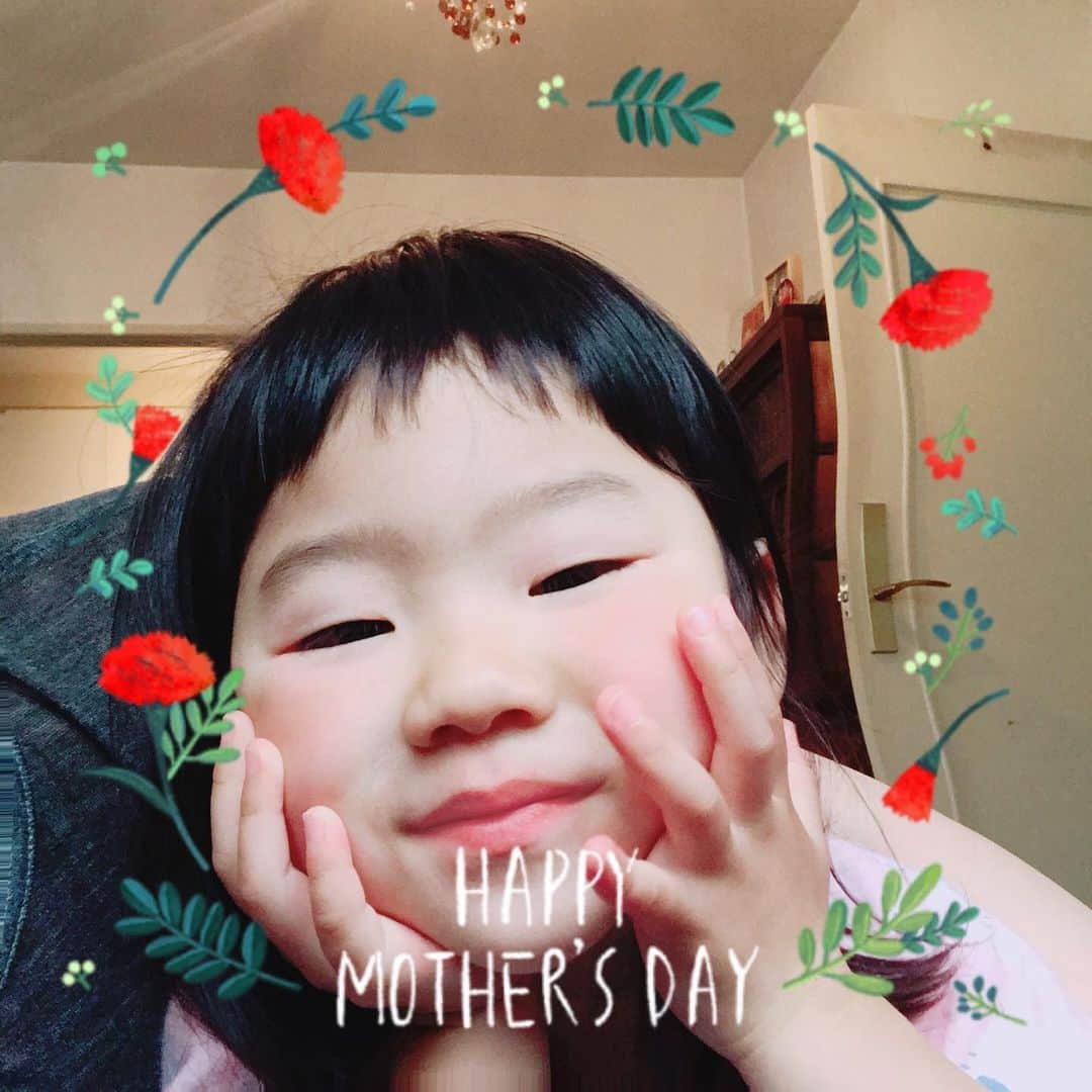 有坂美香のインスタグラム：「‪Happy Mother's Day 🌹 　to all the mothers in the world 🌏  Thank you for your unconditional love. ‪#ツルピカタマゴちゃん‬ #happymothersday」