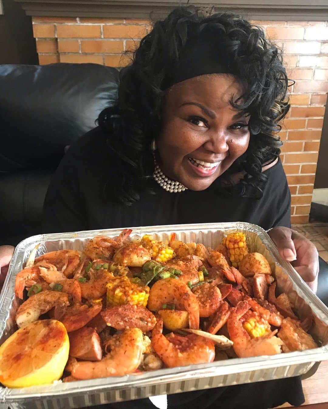 JONTE’さんのインスタグラム写真 - (JONTE’Instagram)「PRE- MOTHER’S DAY SOIRÉE W/ MUVA & this SCRUMDIDDLYUMPTIOUS #SEAFOODBOIL #NOMNOM 😋🤤🤤🤤🤤🤤🤤🤤 🦐🦐🦐🦐🦐 🦀🦀🦀🦀🦀🦀🦀🦀🦀🦀🦀🦀🦀🦐🦐🦐🦐🦐🦐🦀🦀🦀🦀🦀🦀🦀🦐🦐🦀🦐🦀🦐 🌽 🥔🌽🥔🌽🦐🦀🦐🦀🦐🦀🦐🦀🦐🦀 🧈🧈🧈🧈🦐🦀🦐🦀🦐🦀🦐🦀🦐. #happymothers day to all the mother’s who are still among us and to those who are watching from above 💕 🙏🏿.」5月10日 10時42分 - hellojonte