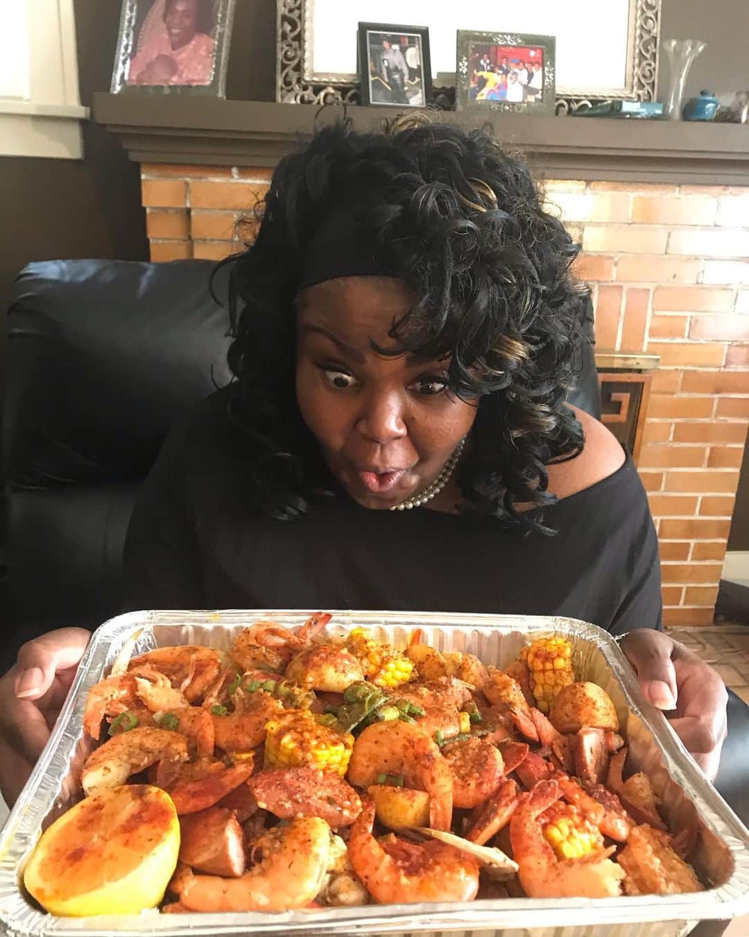 JONTE’さんのインスタグラム写真 - (JONTE’Instagram)「PRE- MOTHER’S DAY SOIRÉE W/ MUVA & this SCRUMDIDDLYUMPTIOUS #SEAFOODBOIL #NOMNOM 😋🤤🤤🤤🤤🤤🤤🤤 🦐🦐🦐🦐🦐 🦀🦀🦀🦀🦀🦀🦀🦀🦀🦀🦀🦀🦀🦐🦐🦐🦐🦐🦐🦀🦀🦀🦀🦀🦀🦀🦐🦐🦀🦐🦀🦐 🌽 🥔🌽🥔🌽🦐🦀🦐🦀🦐🦀🦐🦀🦐🦀 🧈🧈🧈🧈🦐🦀🦐🦀🦐🦀🦐🦀🦐. #happymothers day to all the mother’s who are still among us and to those who are watching from above 💕 🙏🏿.」5月10日 10時42分 - hellojonte
