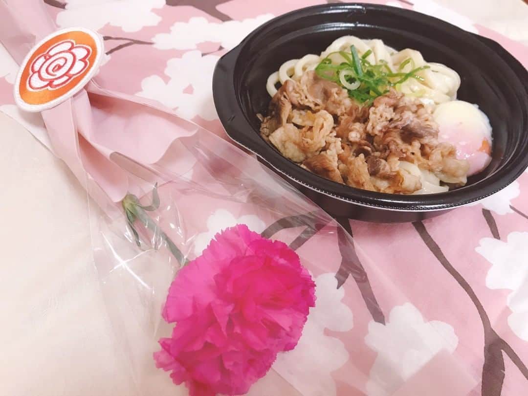 はなまるうどんのインスタグラム：「今日は #母の日 ですね(*'ω'*) いつもご苦労さまです。  はなまるうどんから、全国の頑張っているお母さまへ  はなまる を贈ります。  #はなまるうどん #お母さんいつもありがとう」