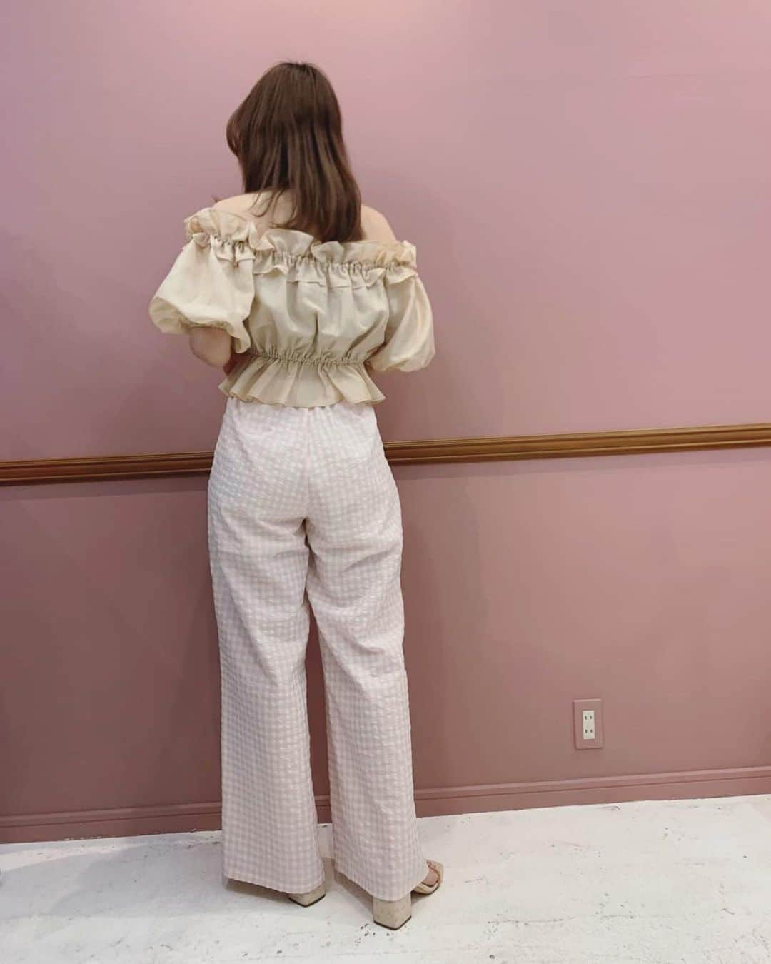 HONEY MI HONEY OFFICIALさんのインスタグラム写真 - (HONEY MI HONEY OFFICIALInstagram)「yellow×pink💖  frill offshoulder blouse grag.yel.pk.bk freesize  ginghamcheck widepants lav.bk freesize  @honeymihoney_official  @honeymihoney_style  #HONEYMIHONEY #表参道 #原宿 #心斎橋 #时尚 #我的最愛 #ハニーミーハニー #tokyo #osaka #outfit #fashion  @ellie_official.jp  #ELLIEjp」5月10日 11時23分 - honeymihoney_official