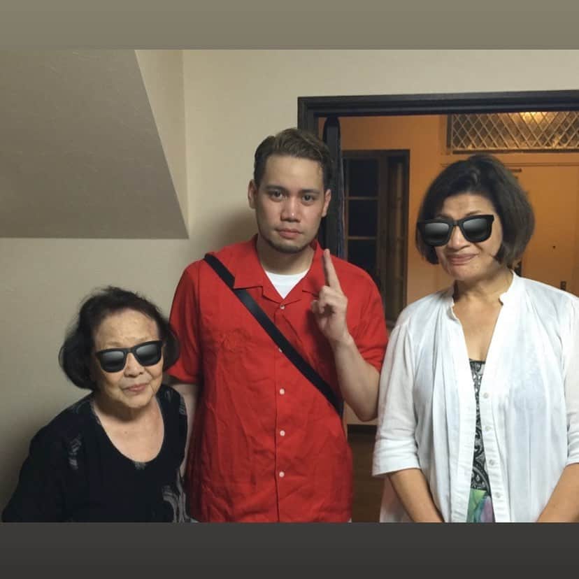 のインスタグラム：「Happy Mothers Day  to both Mum & Obaachan  Not the best of photos lol  but it's the only photo I have of you both together  would've been great to see ya'll  but i'll call later お母さんお婆ちゃんへ 母の日おめでとう㊗️㊗️ いつまでも健康でいてや  いつか実家に帰った時の写真 この写真使うな言われるかもやけど、2人が写ってるのこれしかなかったから💦  #mothersday」