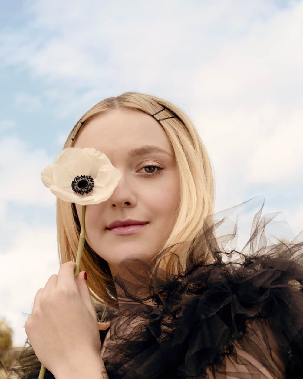 のインスタグラム：「Love @dakotafanning wearing Rodarte SS19 at @kateandlauramulleavy’s FW19 Runway show, photographed for @instylemagazine by @amyharrity (styled by @samanthamcmillen_stylist). #rodarte」