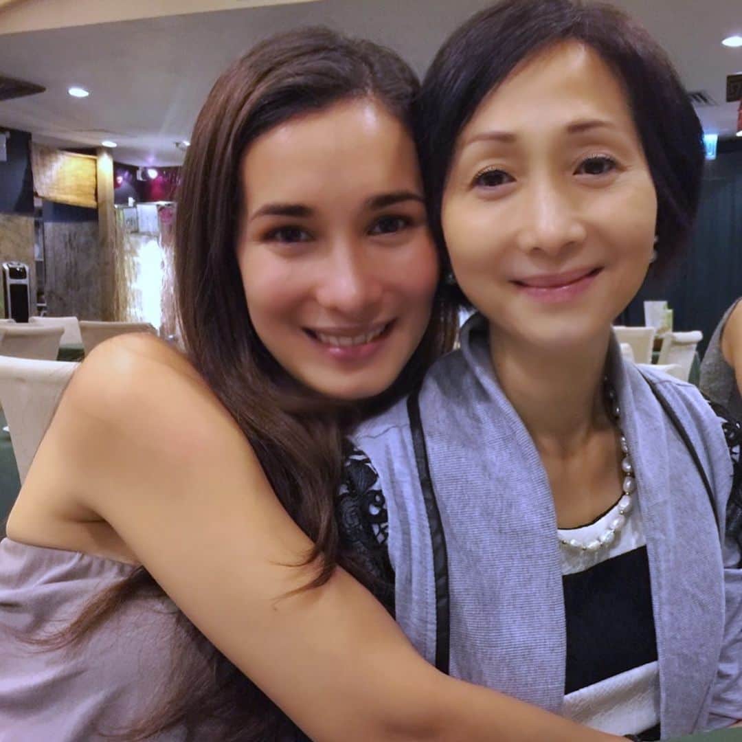 セリーナ・ジェイドのインスタグラム：「Happy Mother’s Day to my two moms. Mother’s Day are always hard as I miss my mommy, but I’m happy to have my mom in law with us today.」