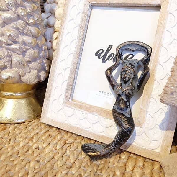 eight o eight のインスタグラム：「. . . . ｂｏｔｔｌｅ ｏｐｅｎｅｒ . . . #ボトルオープナー #beach #sea #beachhouse #beachstyle #beachgirl #california #aloha #hawaii #アロハ #ビーチ雑貨 #ビーチハウス #ビーチスタイル #ビーチライフ #ハワイ#ハワイアン #ハワイ雑貨 #コースタルリビング #カリフォルニア雑貨 #コースタルリビング　#カリフォルニアライフ#カリフォルニアスタイル#雑貨#海 #海を感じる雑貨」