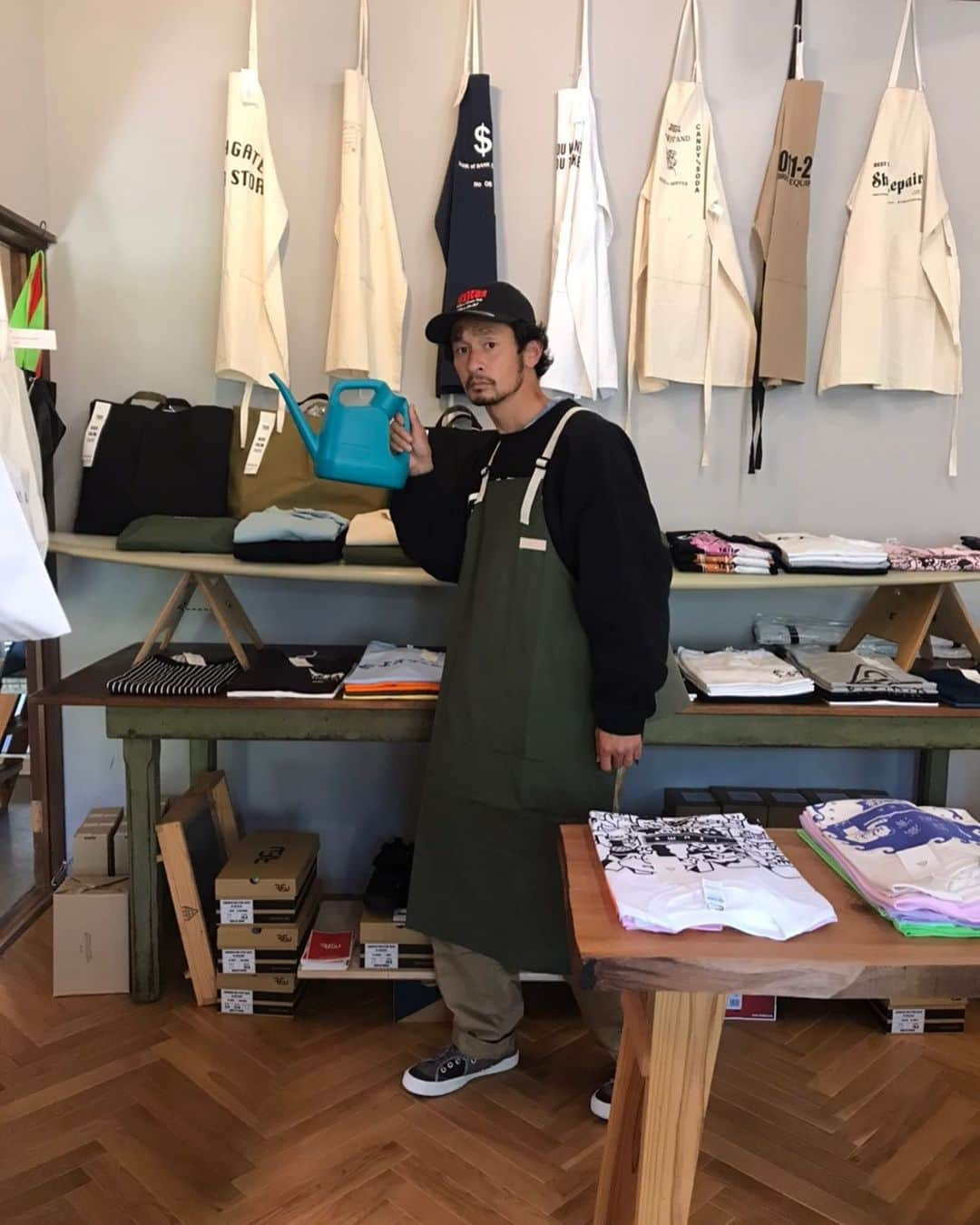 春日潤也さんのインスタグラム写真 - (春日潤也Instagram)「今日も @bskk.jp で11〜16時でお店番してます🙇‍♂️ @voirystore のアウトドアスタイル　エプロン調子良し🤩  NET SHOPでもお待ちしてます！！ (bskk.jp) #bskk #voiry  #nataldesign」5月10日 12時37分 - junya_kasuga