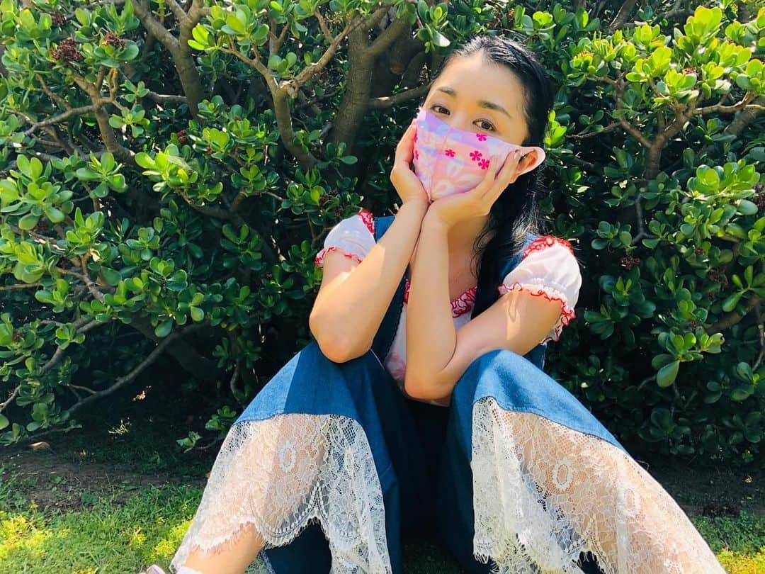 のインスタグラム：「I enjoy modeling for special Marukai Edition face mask available now 🥰🥰🥰 夏用マスクのモデル撮影して来ましたー🥰」