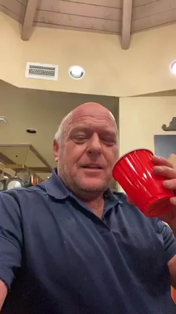 ディーン・ノリスのインスタグラム：「Drinking Schraderbrau on a Sat night in quarantine」