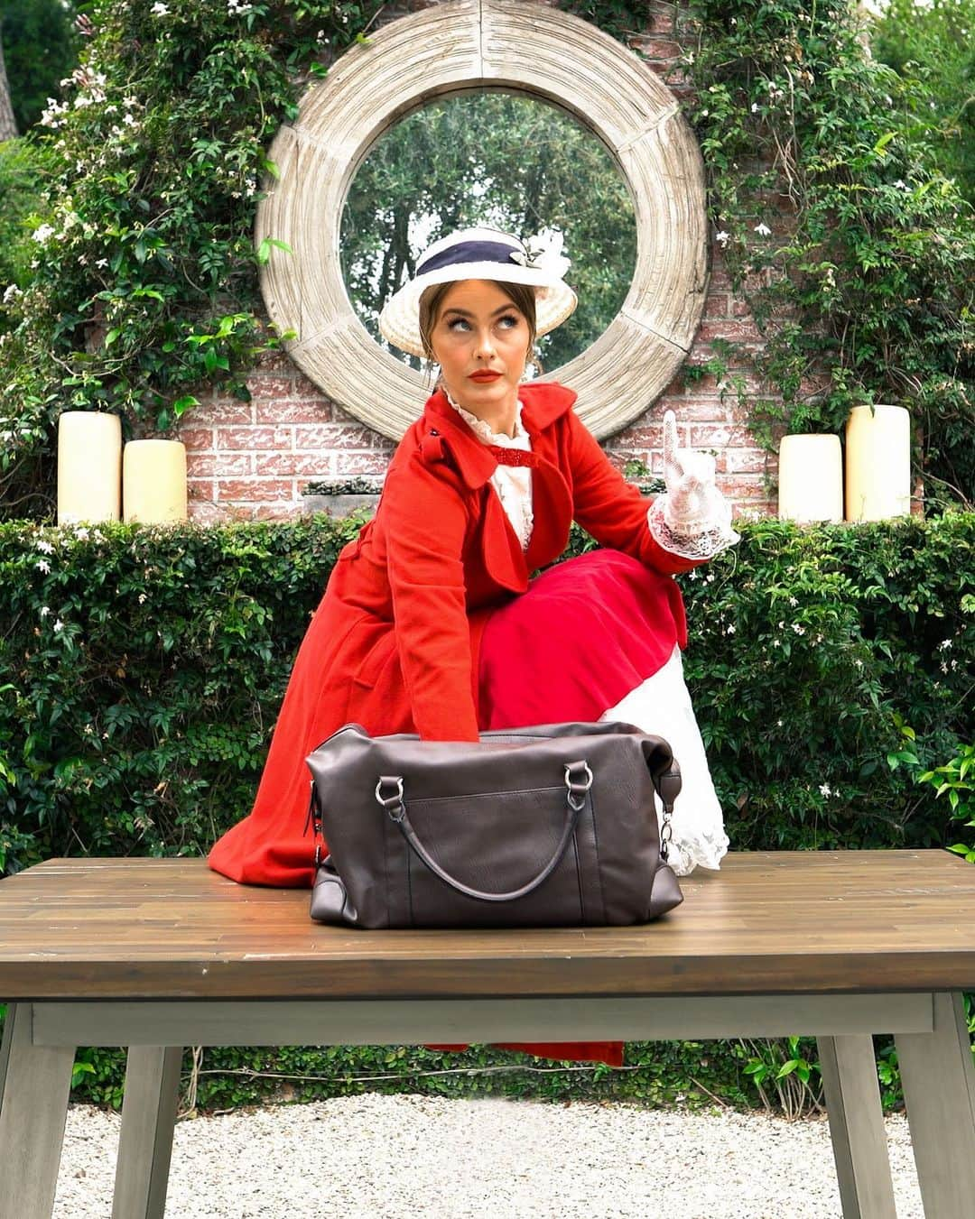 ジュリアン・ハフさんのインスタグラム写真 - (ジュリアン・ハフInstagram)「Any guesses what I’ll be pulling out of my Mary Poppins bag?  Tomorrow on Disney’s family Sing Along vol. II on ABC 8/7c  #marypoppins #marypoppinsreturns #linmanuelmiranda #emilyblunt #disney #abc #disneyfamilysingalong #juliannehough #stayathome」5月10日 12時55分 - juleshough