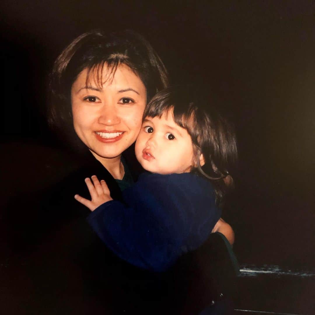 ベネット・マヤのインスタグラム：「Happy Mother’s Day to one of my favorite people in the world x  Your kindness, wisdom and strength is what pushes me to become a better person❣️」
