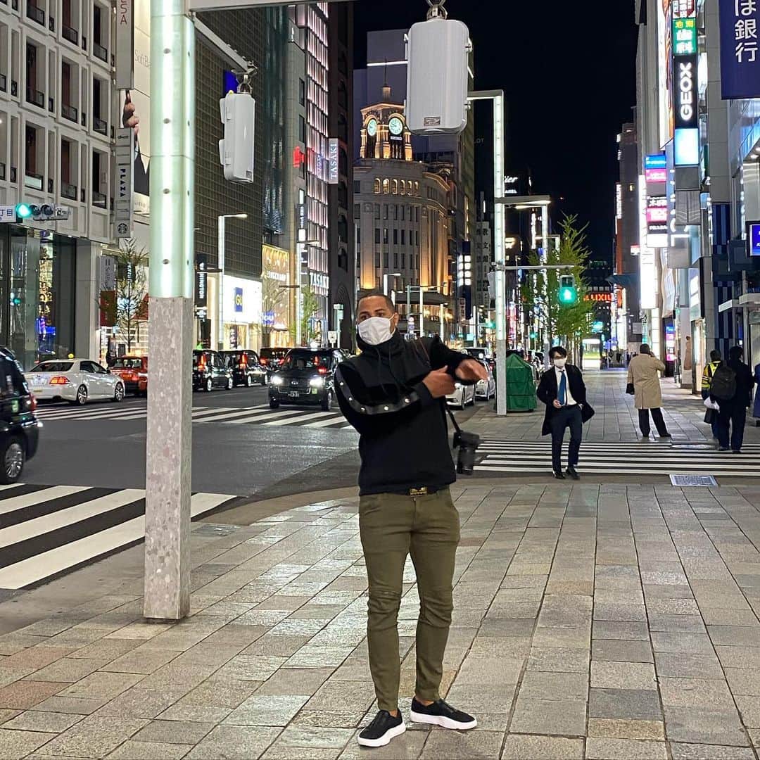 レオニス・マーティンのインスタグラム：「🙏🏻😷」