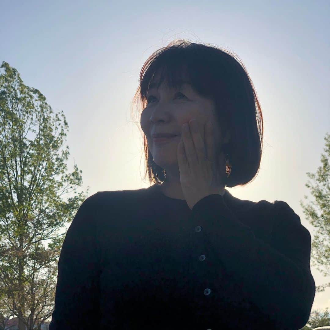 のインスタグラム：「お母さんいつもありがとう🌹 全てのお母さんリスペクト🙏 私はモアモニのお母さん🐶🐶 誰かご褒美くれ〜🍪 #母の日」