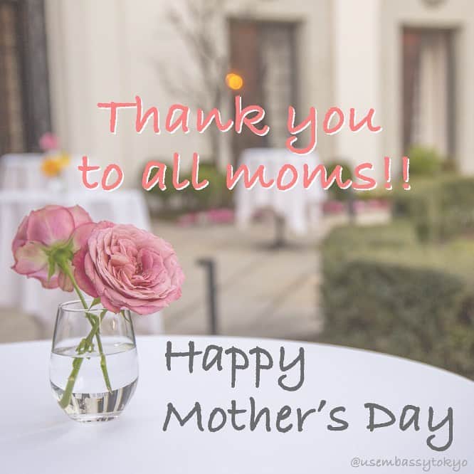 アメリカ大使館さんのインスタグラム写真 - (アメリカ大使館Instagram)「Happy Mother’s Day!! 今日は母の日🌺 いつもの感謝の気持ちを伝えてみましょう。 . そして世界中のお母さんに… Happy Mother‘s Day💐💝 . #usa #america #mother #mothersday #thankyou #sunday #flowers #rose #garden #studyabroad #アメリカ #留学 #母の日 #感謝 #気持ち #日曜日 #感謝の気持ちを伝えよう #カーネーション #庭 #ガーデニング #バラ #pink #ピンク #電話 #メール #カード #手紙 #stayhome #お母さん #ママ」5月10日 14時01分 - usembassytokyo