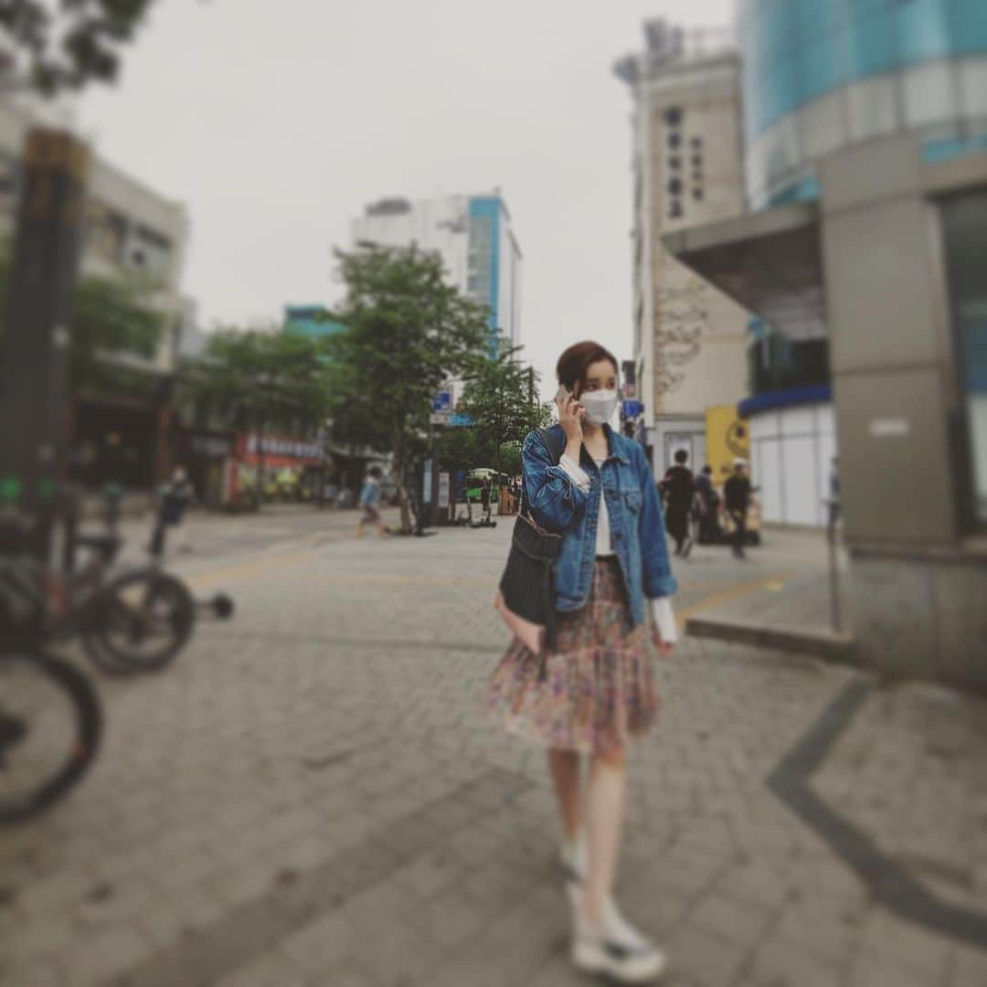 チョ・アンさんのインスタグラム写真 - (チョ・アンInstagram)「#오랜만이에요🙇🏻‍♀️ #건강조심하세요 #요즘내애착가방하나덜렁들고 #일보러가는길에 #봄내음과함께 #samanthathavasa #❤️」5月10日 13時58分 - ja.b612