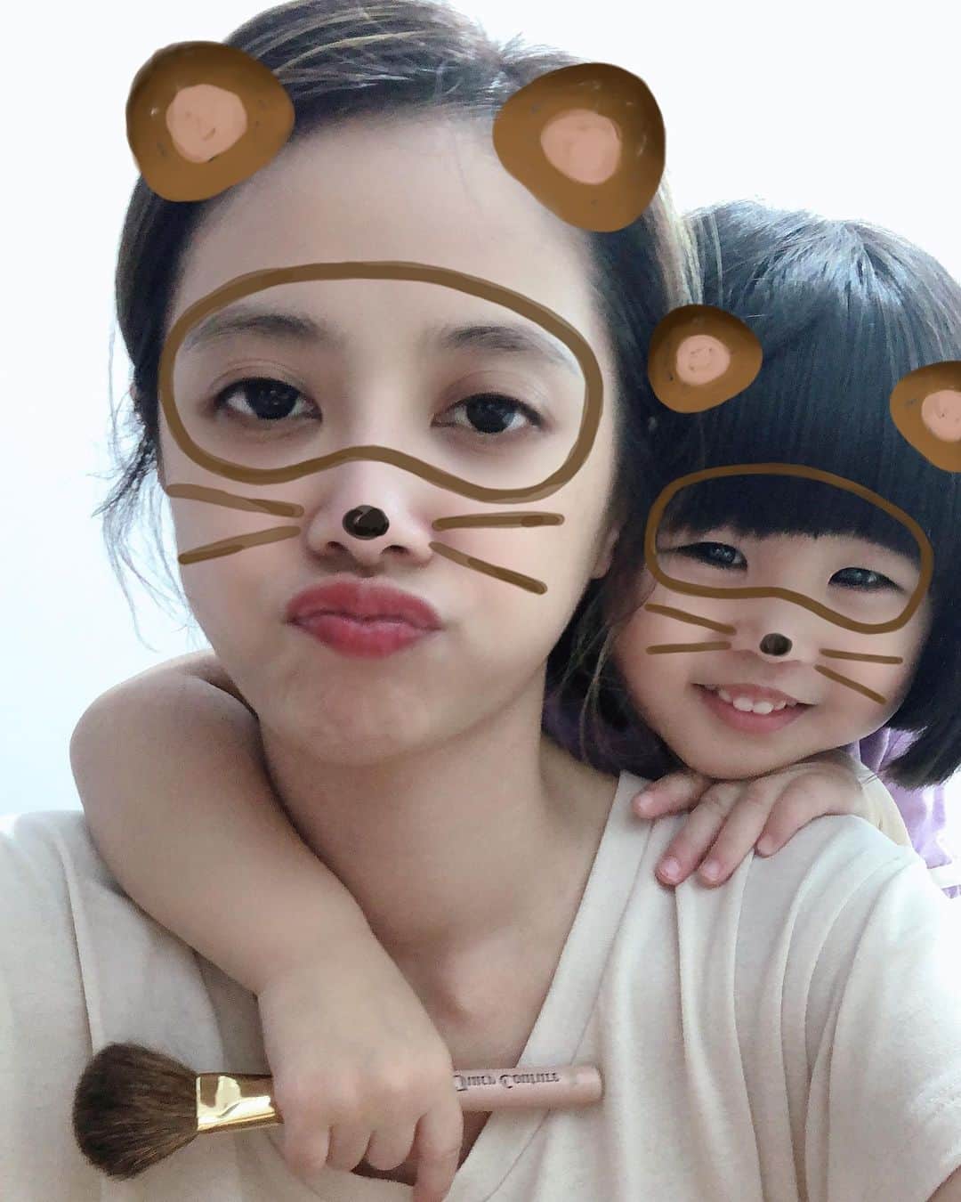 Miaのインスタグラム：「Happy Mother’s Day!! Yes! I am so happy every day 👻👻👻 #母親節快樂  #happymothersday」